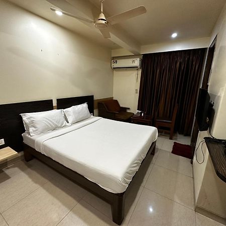 The Saffron Suites Sasupada Bagian luar foto