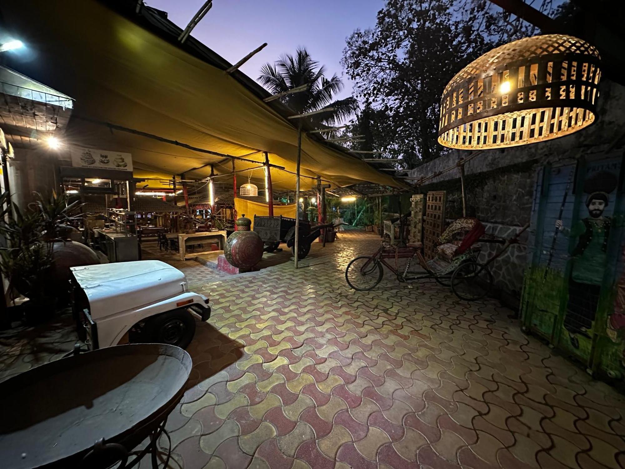The Saffron Suites Sasupada Bagian luar foto